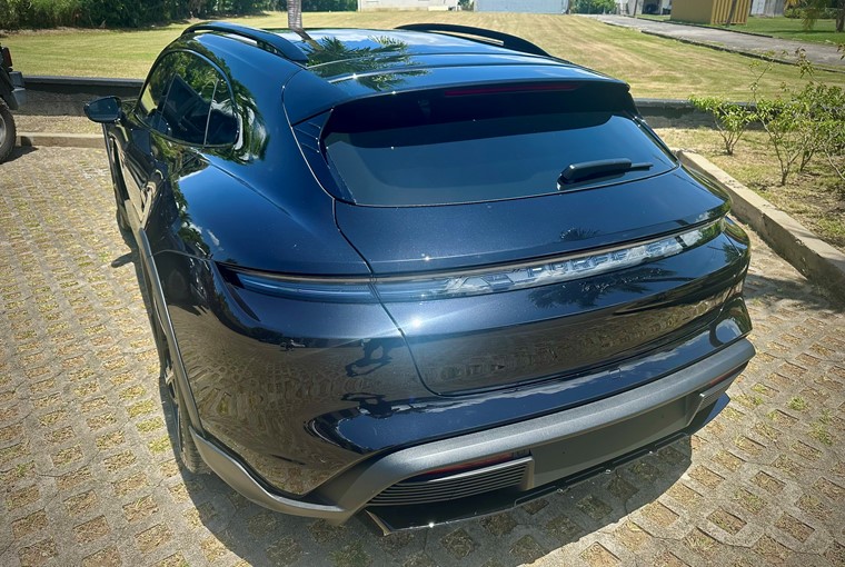 8202 Porsche Taycan 4S Exterior105