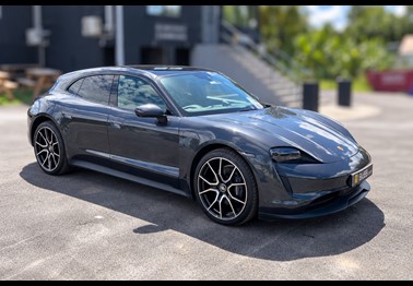 020 E01 Porsche Taycan Taycsn Front Three Quarter Right