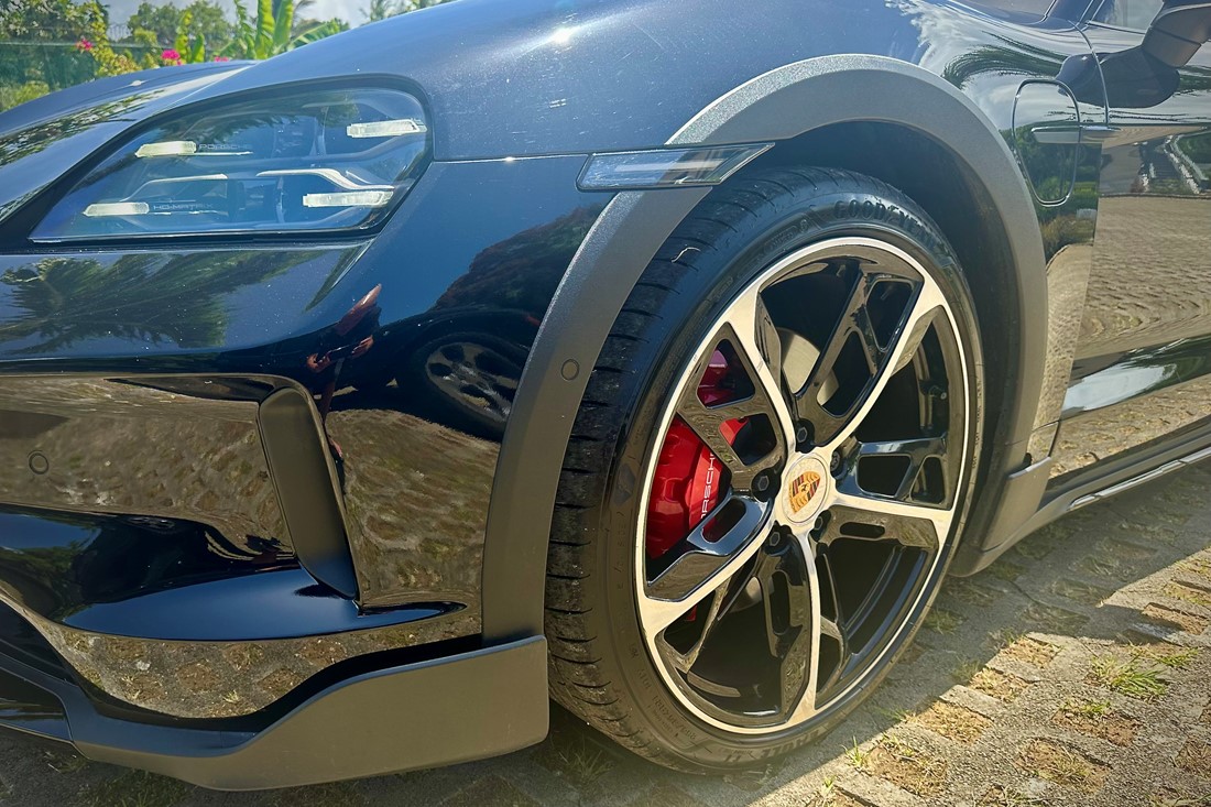 8202 Porsche Taycan 4S Exterior108