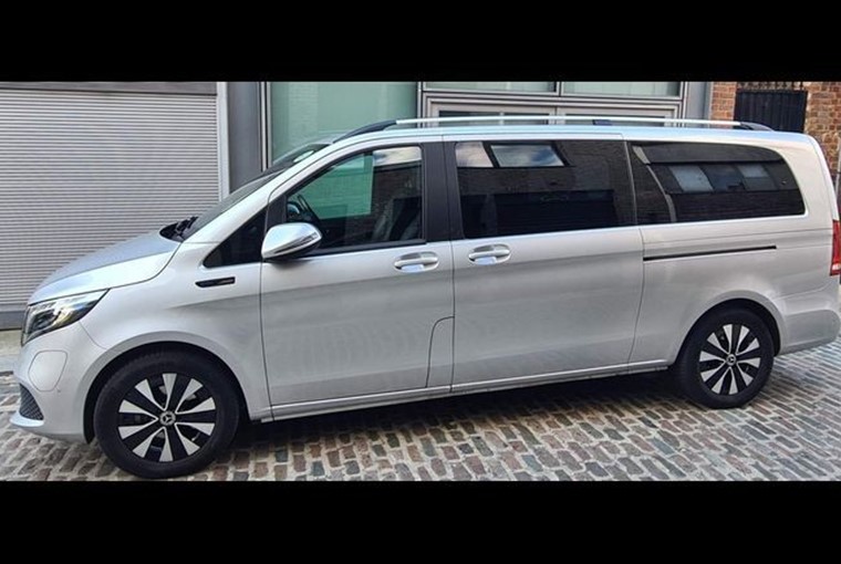 22 Mercedes Eqv300 Sport3