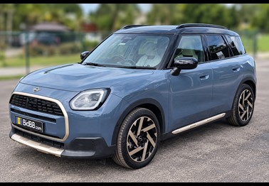 025 E01 Mini Countryman 150Ke Ex Front Three Quarter Right