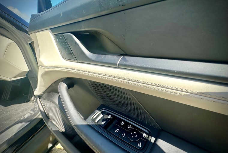 0498 Porsche Taycan 4S Interior219