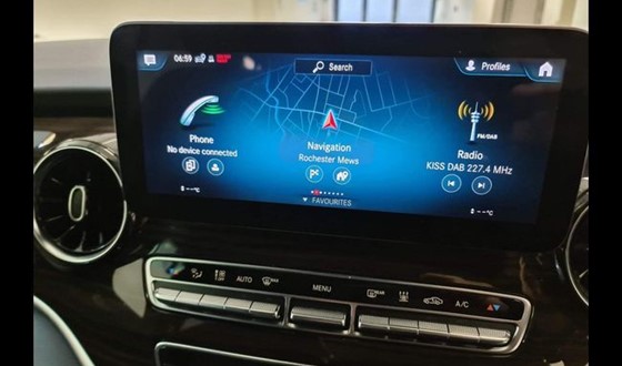 22 Mercedes Eqv300 Sport100