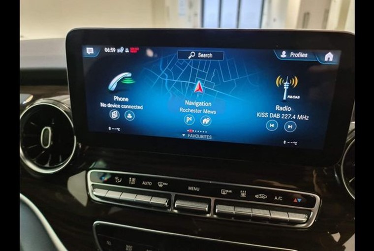 22 Mercedes Eqv300 Sport100
