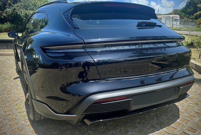 8202 Porsche Taycan 4S Exterior104