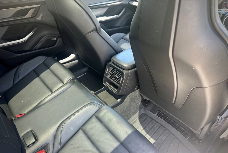 8202 Porsche Taycan 4S Interior210