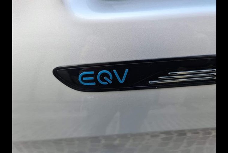 22 Mercedes Eqv300 Sport2