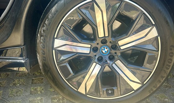 9768 BMW 1X 240Kw Drive Msport13