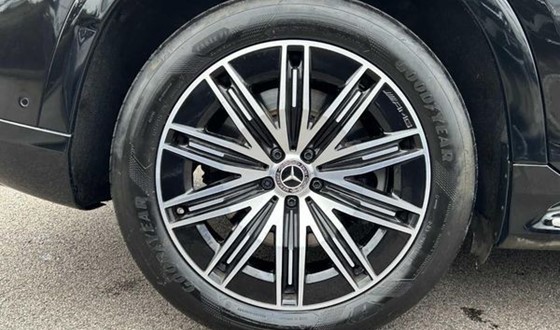 Mercedes EQS580 5
