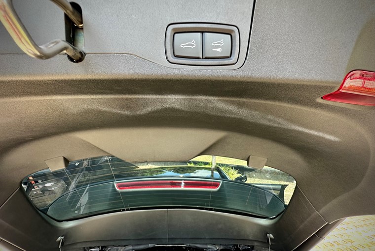 8202 Porsche Taycan 4S Interior216