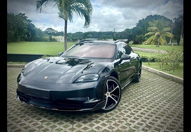 8202 Porsche Taycan 4S Exterior100