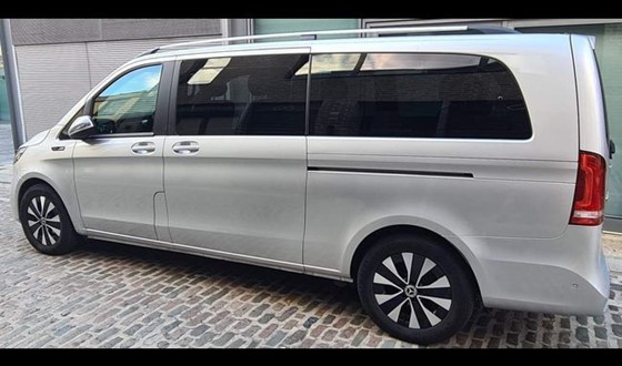 22 Mercedes Eqv300 Sport4