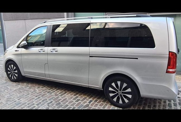 22 Mercedes Eqv300 Sport4